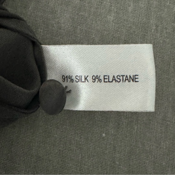 THOMAS PINK Silk Ruffle Neck Blouse Gray V- Neck 3/4 Sleeve Size 6 - Picture 13 of 16